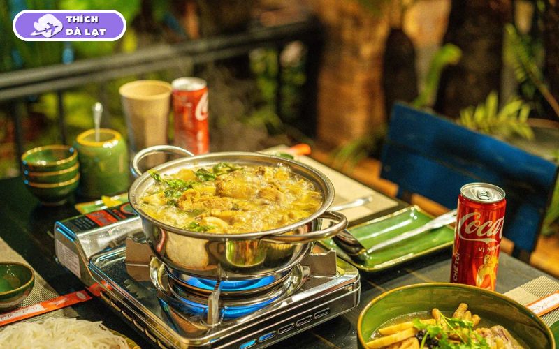 Cách làm lẩu gà lá é Đà Lạt thơm ngon, chuẩn vị phố núi 17 cách làm lẩu gà lá é đà lạt