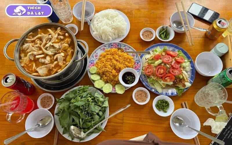 Quán Lẩu gà lá é Alida Đà Lạt view đẹp chuẩn vị Phú Yên bản sắc 8 lẩu gà lá é alida