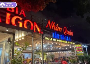 lẩu gà lá é nhân quán