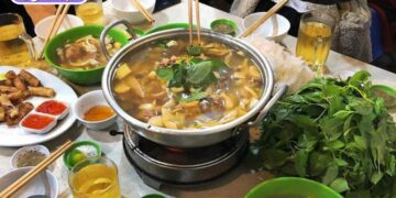 lẩu gà lá é tao ngộ