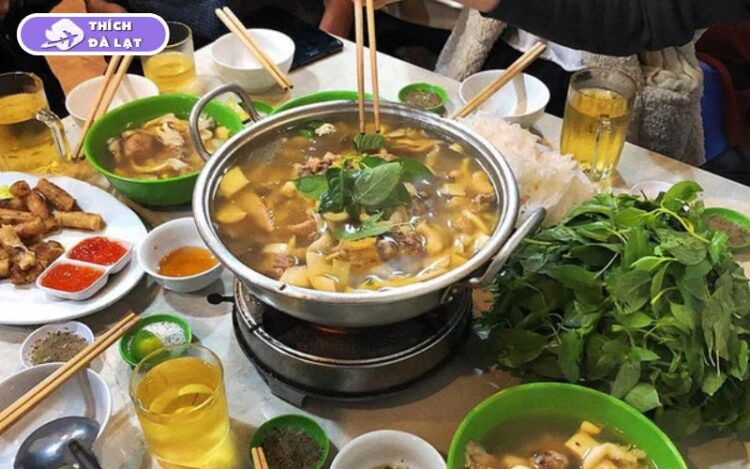 lẩu gà lá é tao ngộ