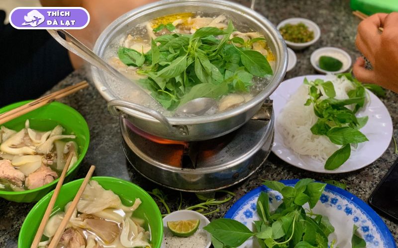 Quán Lẩu gà lá é Tao Ngộ – 89 Hai Bà Trưng ngọt thanh chuẩn vị 9 lẩu gà lá é tao ngộ - 89 hai bà trưng