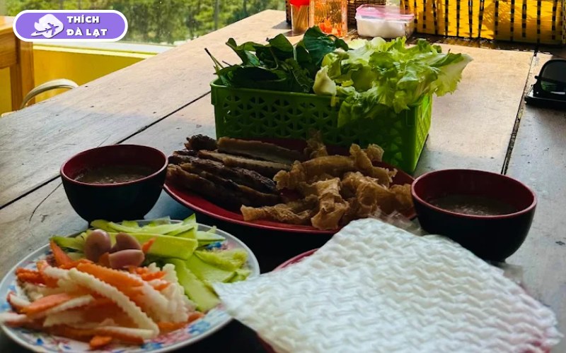 Quán Nem nướng Bà Nghĩa view rừng thông ăn nem cực chill Đà Lạt 8 nem nướng bà nghĩa