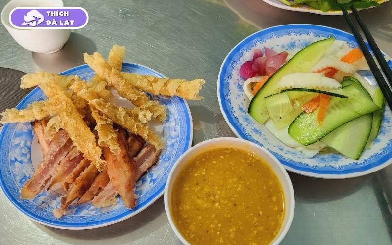 Quán nem nướng Dũng Lộc điểm hẹn quen thuộc của dân Đà Lạt 8 nem nướng dũng lộc