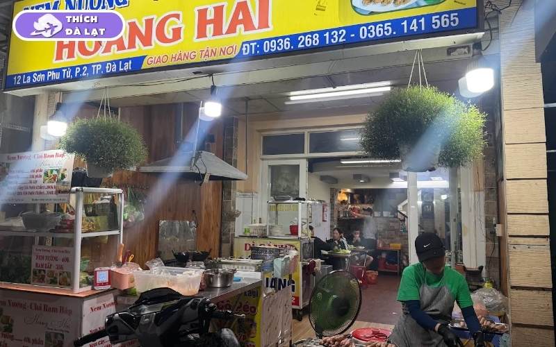 Quán nem nướng Hoàng Hải hấp dẫn với nem mềm nước chấm đậm đà 6 nem nướng hoàng hải