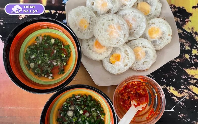 Quán bánh căn 31 Nguyễn Trãi bánh giòn trứng lòng đào ăn là mê 9 bánh căn 31 nguyễn trãi