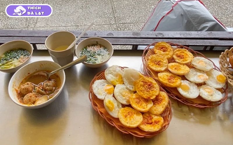 Quán Bánh căn 41 Yết Kiêu Đà Lạt quán ăn sáng đông khách mỗi ngày 21 bánh căn 41 yết kiêu