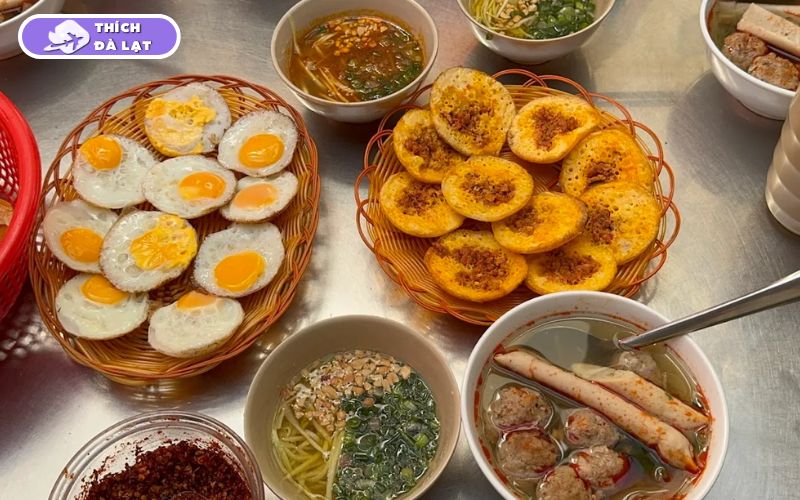 Quán Bánh căn 41 Yết Kiêu Đà Lạt quán ăn sáng đông khách mỗi ngày 14 bánh căn 41 yết kiêu