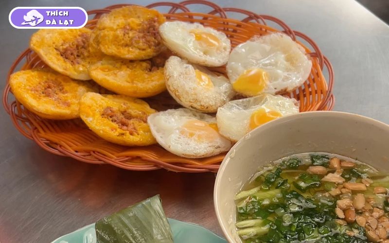 Quán Bánh căn 41 Yết Kiêu Đà Lạt quán ăn sáng đông khách mỗi ngày 18 bánh căn 41 yết kiêu