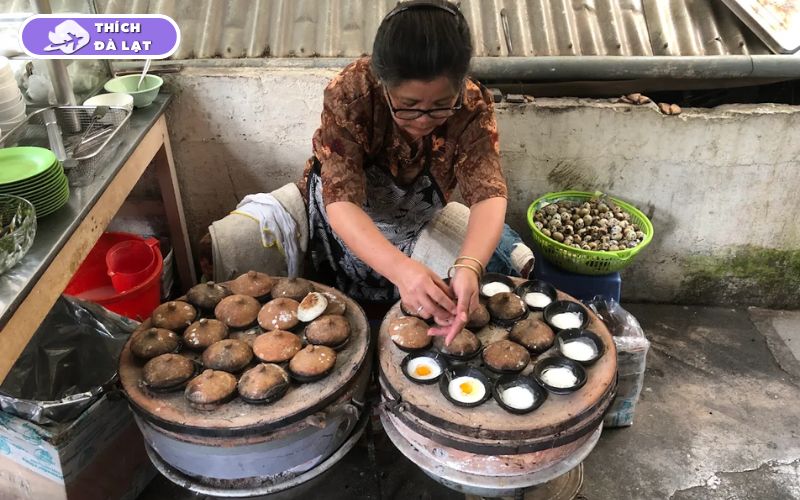 Quán Bánh căn Cây Bơ quán ăn sáng quen thuộc của người địa phương 10 bánh căn cây bơ