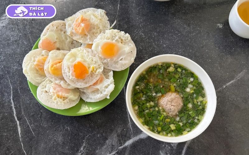 Quán Bánh căn Cây Bơ quán ăn sáng quen thuộc của người địa phương 11 bánh căn cây bơ