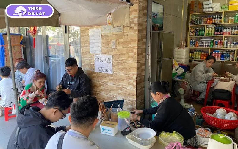 Quán Bánh căn Cô Hải Đà Lạt bánh nóng giòn giá bình dân 12 bánh căn cô hải