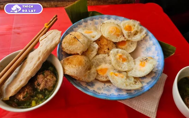 Quán Bánh căn Cô Hải Đà Lạt bánh nóng giòn giá bình dân 19 bánh căn cô hải