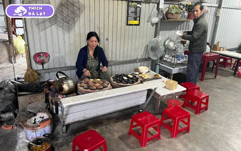 Quán Bánh căn Cô Hường Đà Lạt bánh căn nóng giòn giá bình dân 9 bánh căn cô hường
