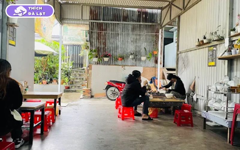 Quán Bánh căn Cô Hường Đà Lạt bánh căn nóng giòn giá bình dân 10 bánh căn cô hường