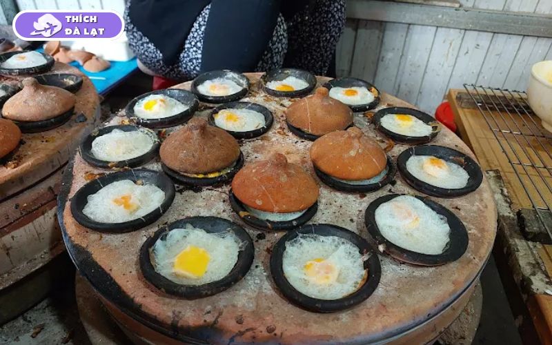 Quán Bánh căn Cô Hường Đà Lạt bánh căn nóng giòn giá bình dân 12 bánh căn cô hường