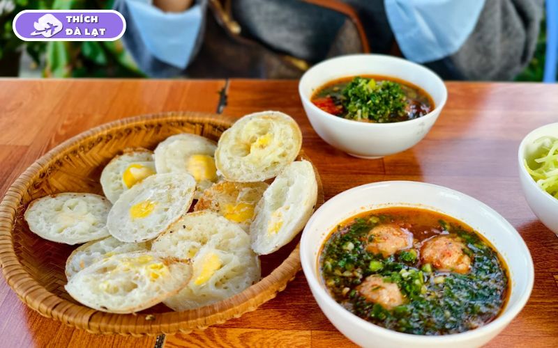 Quán Bánh căn Cô Lãnh Đà Lạt bánh trứng nóng giòn chuẩn vị local 11 bánh căn cô lãnh