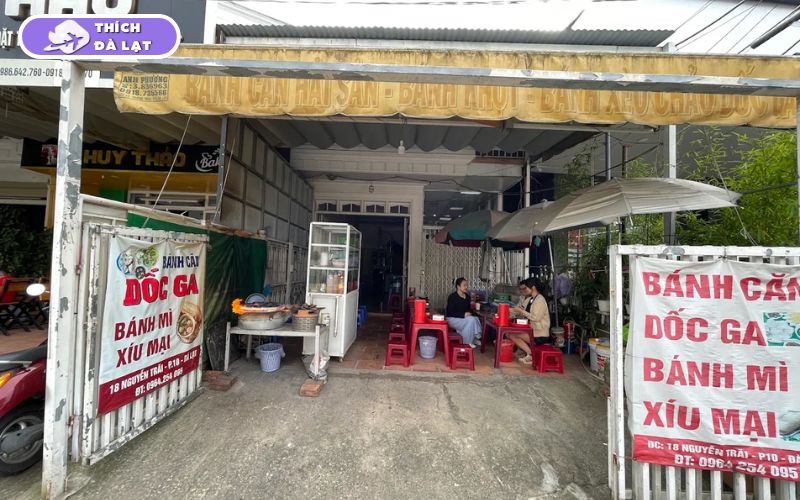 Quán Bánh căn Dốc Ga Đà Lạt bánh đổ bằng khuôn đất nung thơm nức 7 bánh căn dốc ga