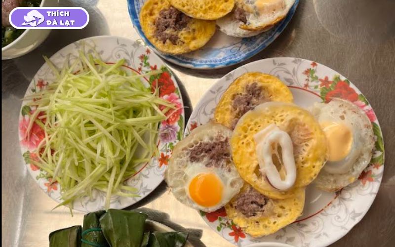 Quán Bánh căn Huệ Đà Lạt bán bánh căn xíu mại ăn là ghiền 11 bánh căn huệ đà lạt