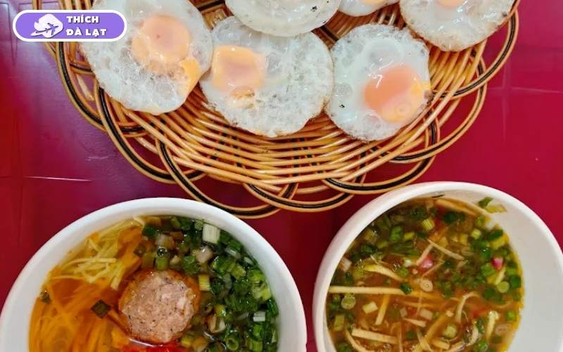 Quán Bánh căn Lệ Đà Lạt bánh giòn nóng hổi xíu mại đậm đà 11 bánh căn lệ