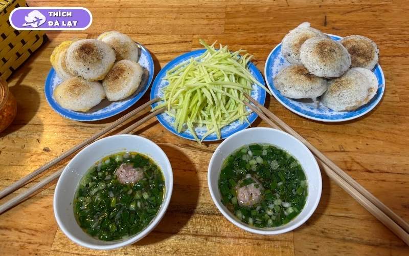 Quán Bánh căn Lệ Đà Lạt bánh giòn nóng hổi xíu mại đậm đà 13 bánh căn lệ