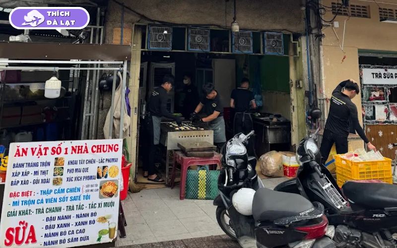 Quán Bánh căn Nhà Chung Đà Lạt bánh đổ bằng khuôn đất thơm nức 7 bánh căn nhà chung