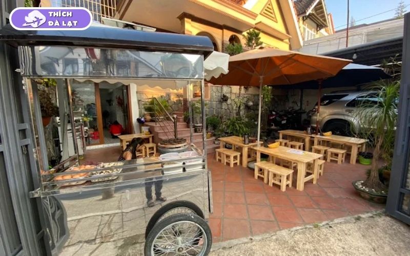 Quán Bánh căn Nhà Gạo Đà Lạt bánh nướng than giòn không gian ấm 9 bánh căn nhà gạo