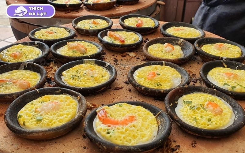 Quán Bánh căn Nhà Gạo Đà Lạt bánh nướng than giòn không gian ấm 12 bánh căn nhà gạo