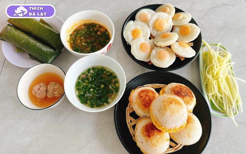 Quán Bánh căn Nhỏ Đà Lạt bánh nóng hổi giá mềm ăn dễ ghiền 9 bánh căn nhỏ đà lạt