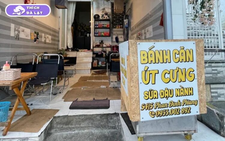 Quán Bánh căn Út Cưng Đà Lạt quán nhỏ sạch sẽ rất đông khách 6 bánh căn út cưng