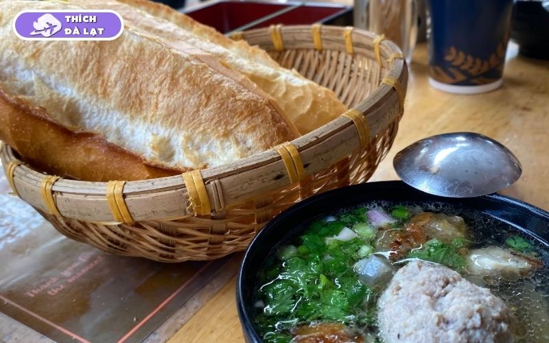 Quán Bánh mì xíu mại 47 Hoàng Diệu nước sốt ngon ăn là ghiền 9 bánh mì xíu mại 47 hoàng diệu