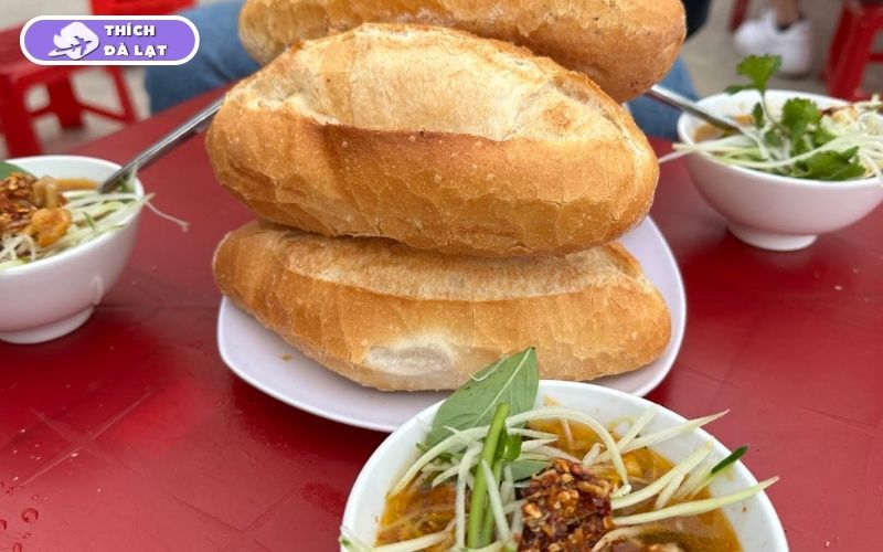 Quán Bánh mì xíu mại Cô Sương chén xíu mại béo thơm chất lượng 10 bánh mì xíu mại cô sương