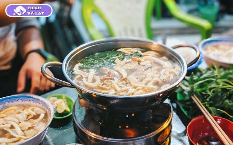 lẩu gà lá é đà lạt