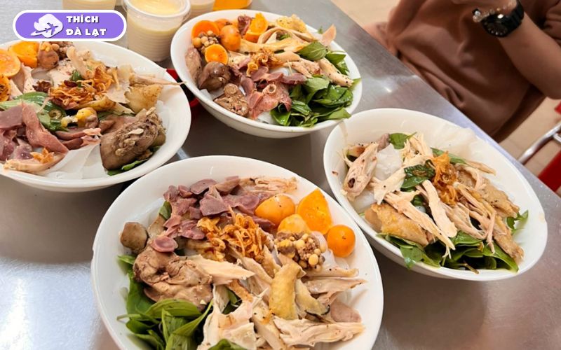 Quán Liên bánh ướt lòng gà 44 Tăng Bạt Hổ chuẩn vị Đà Lạt 9 liên bánh ướt lòng gà 44 tăng bạt hổ