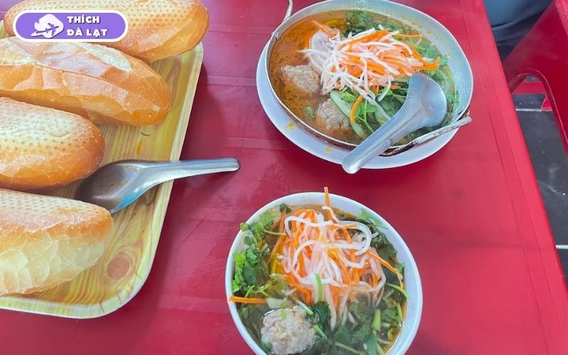 Quán Bánh mì xíu mại 21 điểm ăn sáng quen thuộc của dân Đà Lạt 8 bánh mì xíu mại 21