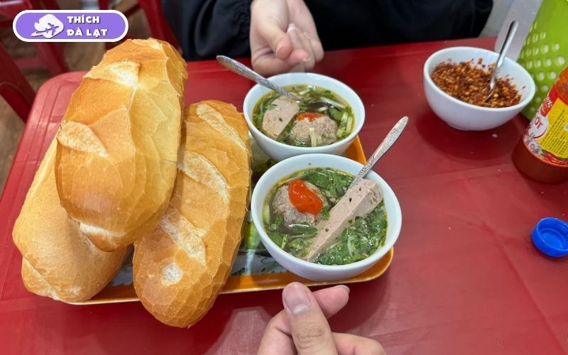Bánh mì xíu mại Cô Hồng Đà Lạt quán lâu năm nổi tiếng 9 bánh mì xíu mại cô hồng đà lạt