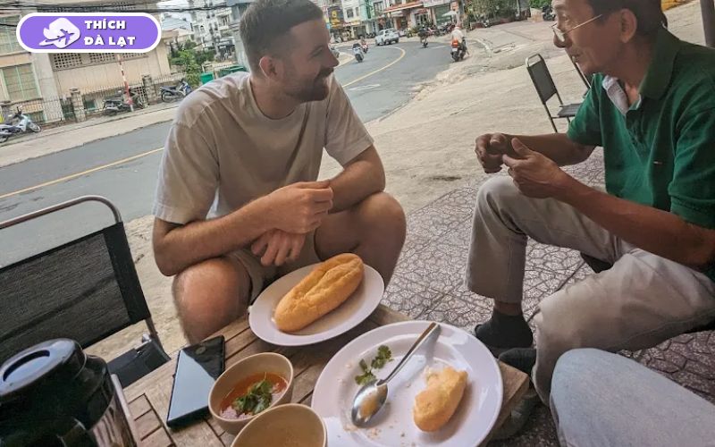 Quán Bánh mì xíu mại Hồng Hoa xíu mại đậm đà bánh mì giòn ngon 10 bánh mì xíu mại hồng hoa