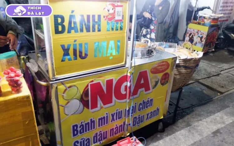 Quán Bánh mì xíu mại Nga Đà Lạt quán vỉa hè nhưng đông khách 5 bánh mì xíu mại nga đà lạt