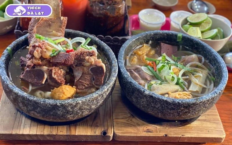 Quán Bún bò Bốc Khói Đoàn Viên tô bún nóng hổi đầy ụ topping 9 bún bò bốc khói đoàn viên