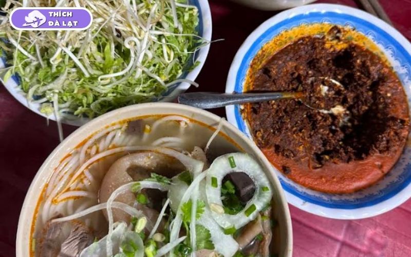 Quán bún bò Hạnh Đà Lạt quán bún quen buổi tối của dân local 9 bún bò hạnh đà lạt