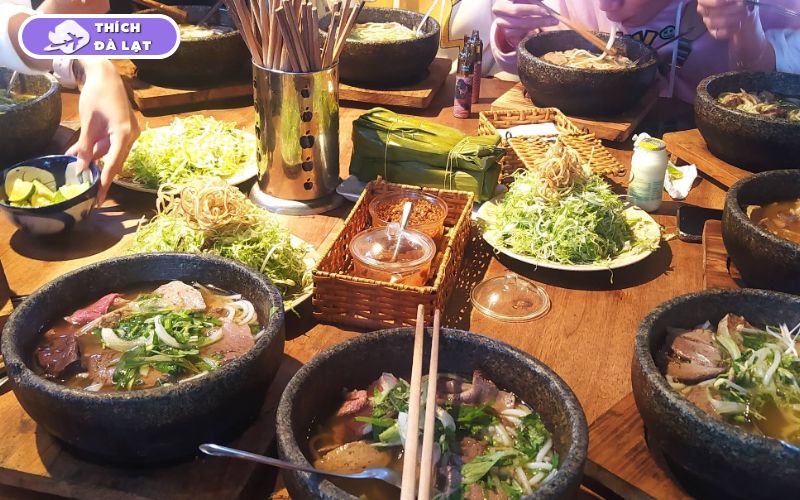 Bún bò thố đá Nhà Chung bốc khói ấm bụng ngày lạnh Đà Lạt 11 bún bò thố đá nhà chung