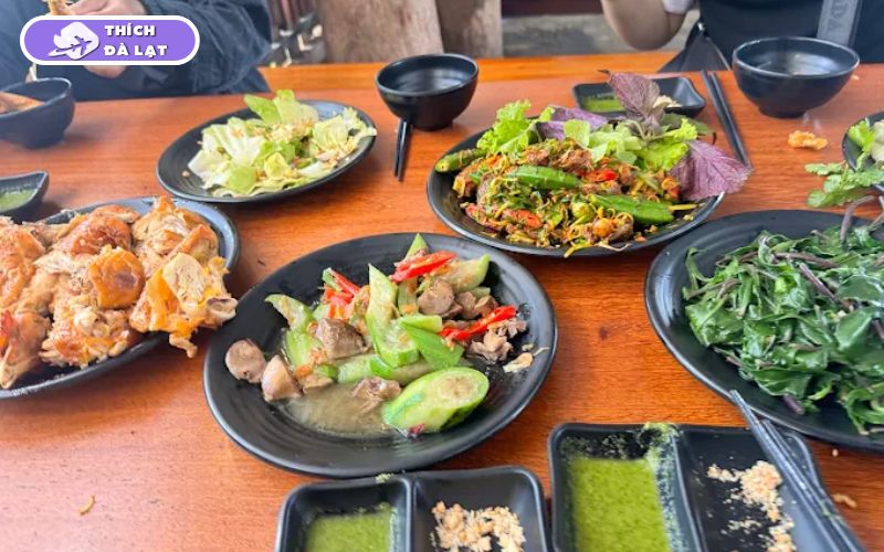 Quán gà nướng cơm lam Khương Duy gà nướng nguyên con thơm phức 11 gà nướng cơm lam khương duy