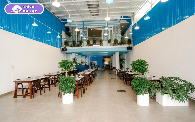 Quán Lẩu cá tầm Khe Sanh cá tươi tại bể không gian rộng rãi 13 lẩu cá tầm khe sanh