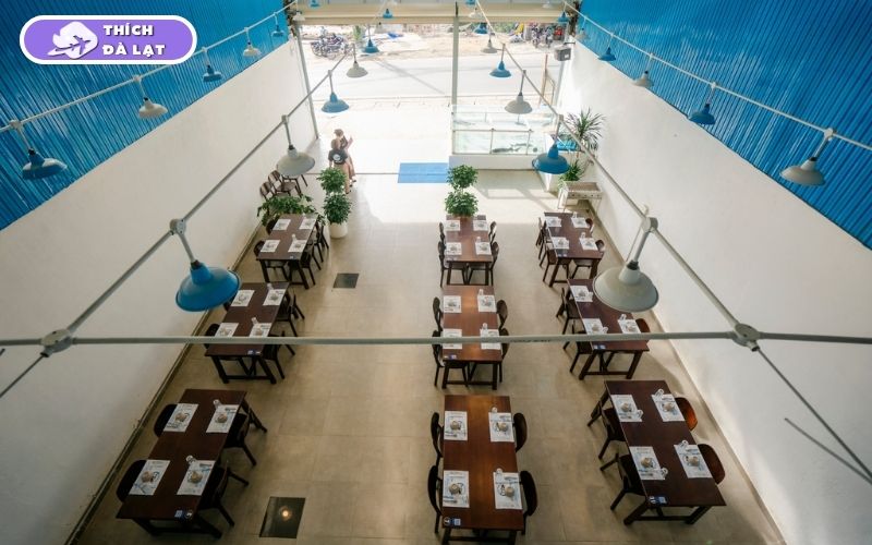 Quán Lẩu cá tầm Khe Sanh cá tươi tại bể không gian rộng rãi 14 lẩu cá tầm khe sanh