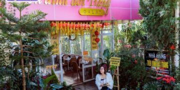nhà hàng trên đỉnh đồi trăng đà lạt
