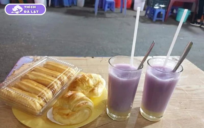 Sữa đậu nành Cô Lan Đà Lạt quán sữa vỉa hè đông vui buổi tối 9 sữa đậu nành cô lan đà lạt