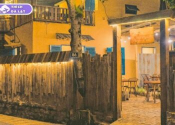 tiệm gà hạnh phúc