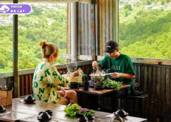 tiệm gà lưng chừng đồi