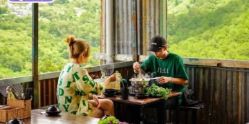 tiệm gà lưng chừng đồi