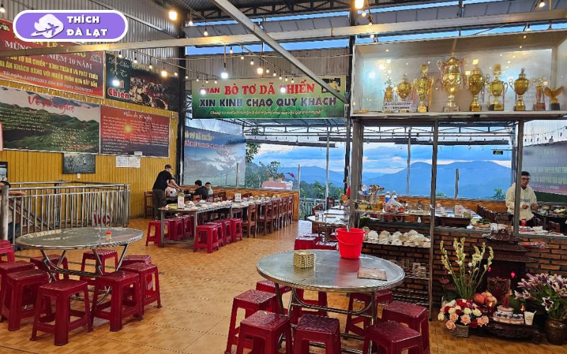 Quán bò tơ Dã Chiến Hùng Bò hút khách nhờ bò nướng tươi miếng dày 11 bò tơ dã chiến - hùng bò